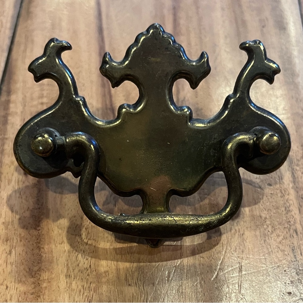 Antique Colonial Queen Anne Pull Bail